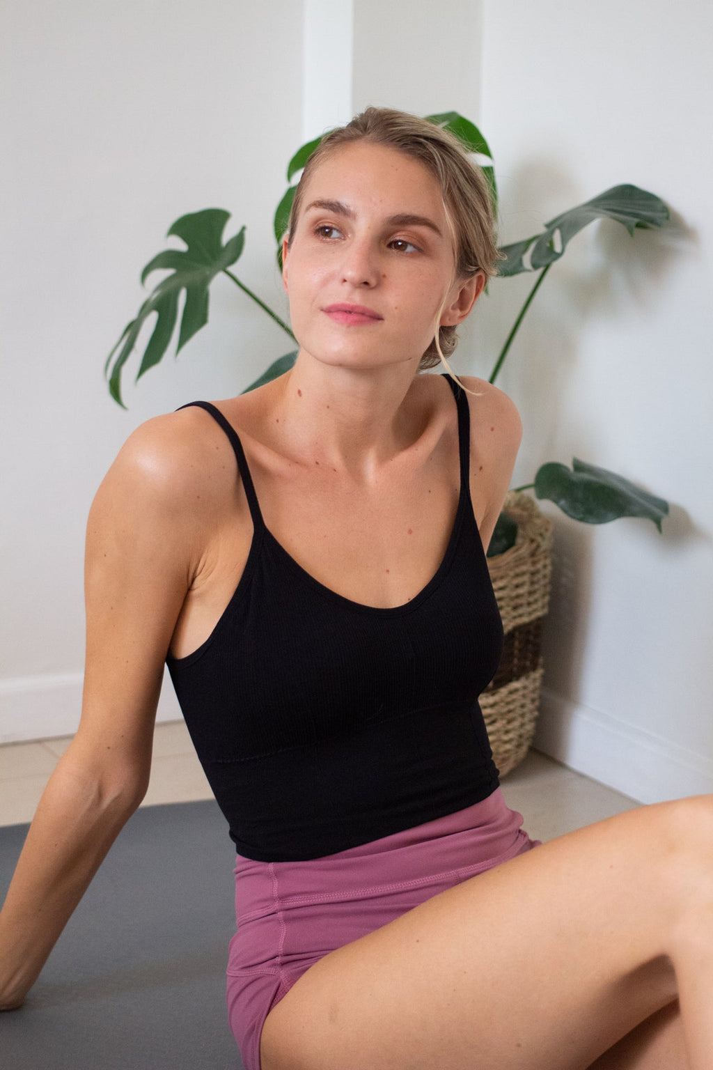 Czarny Bralet Carmina