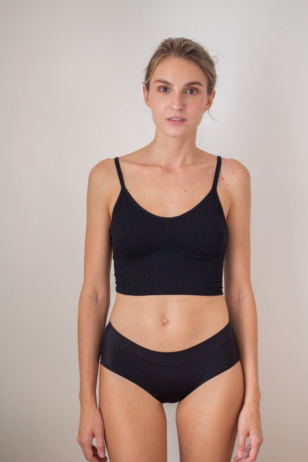 Czarny Bralet Carmina