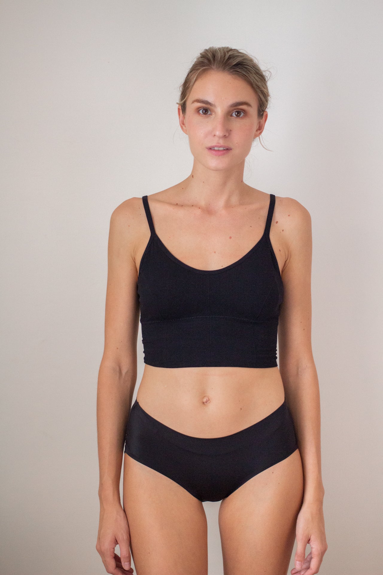 Czarny Bralet Carmina