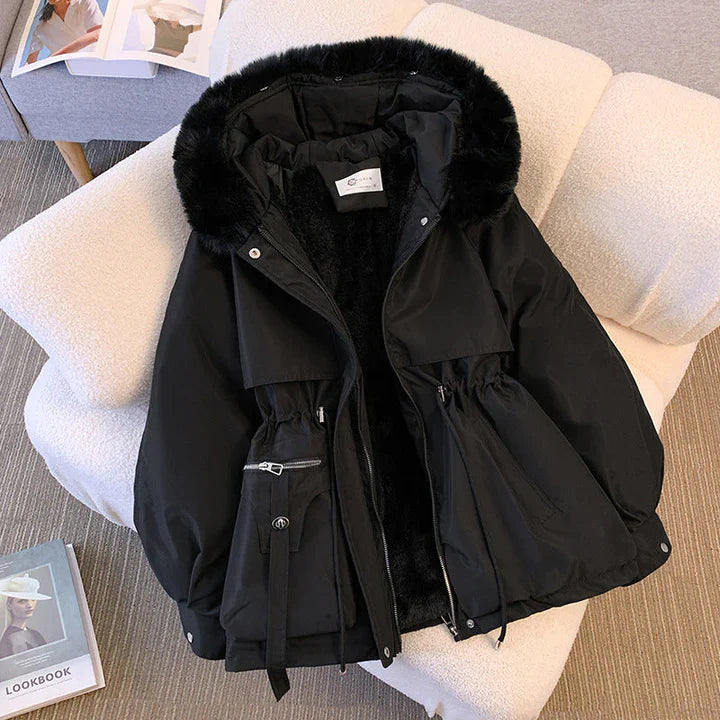 ERIKA – Elegancki płaszcz zimowy z futrem